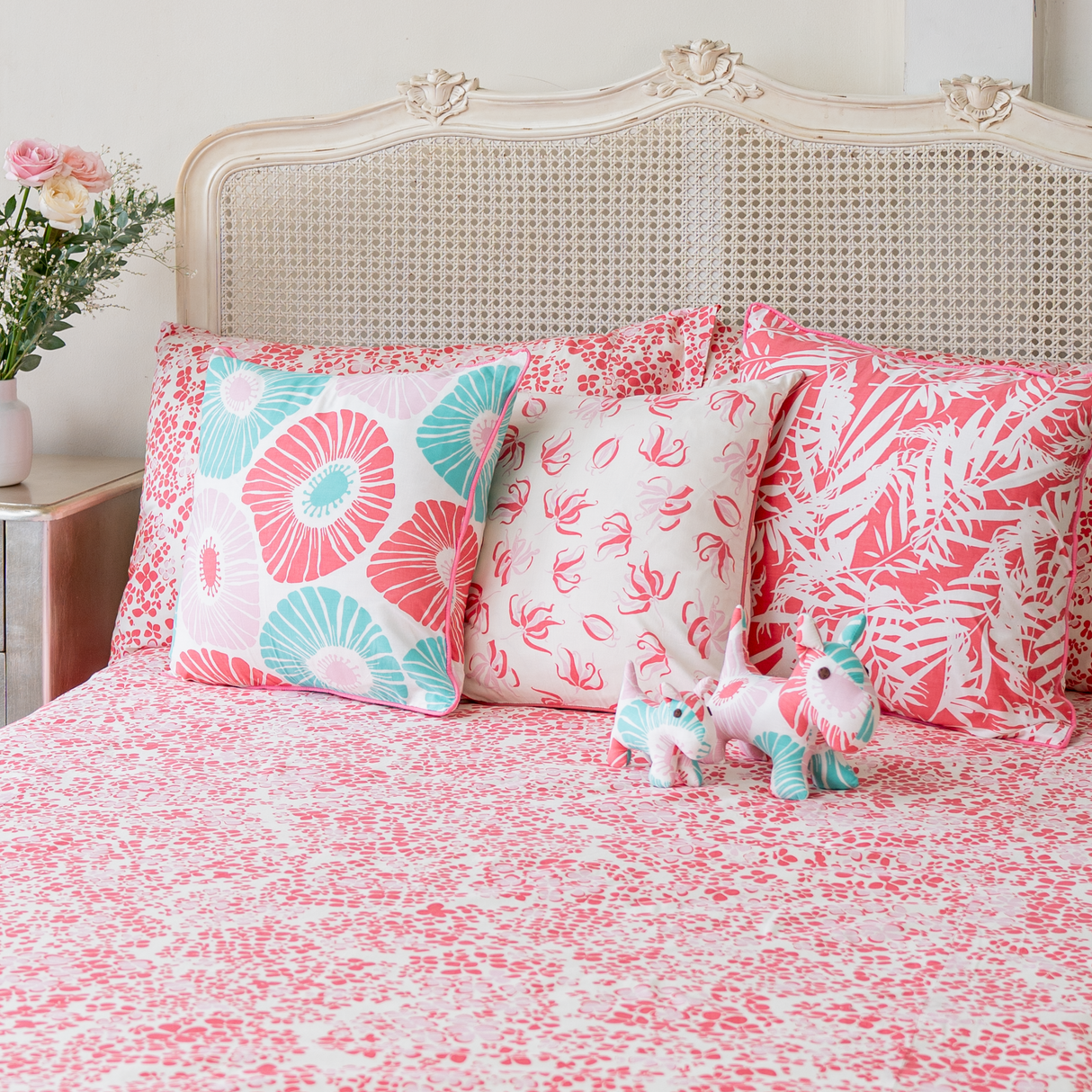 Sarung Bantal Palm Bright Coral, 45cm - OBRAL PERLENGKAPAN RUMAH TANGGA