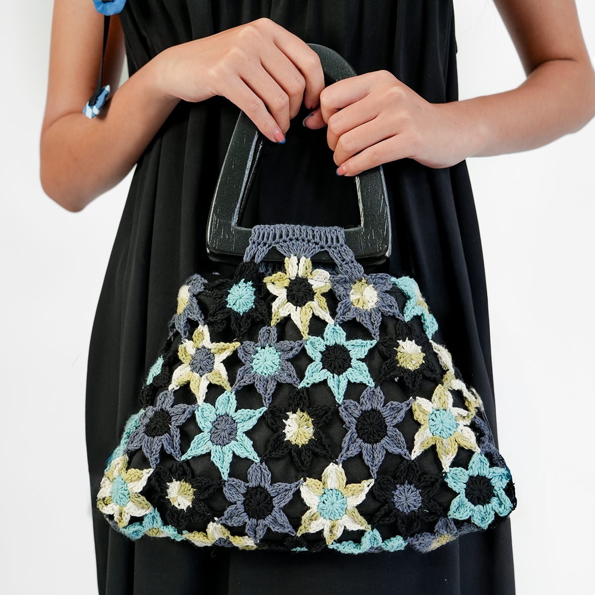 Flower Crocheted Handbag Onyx