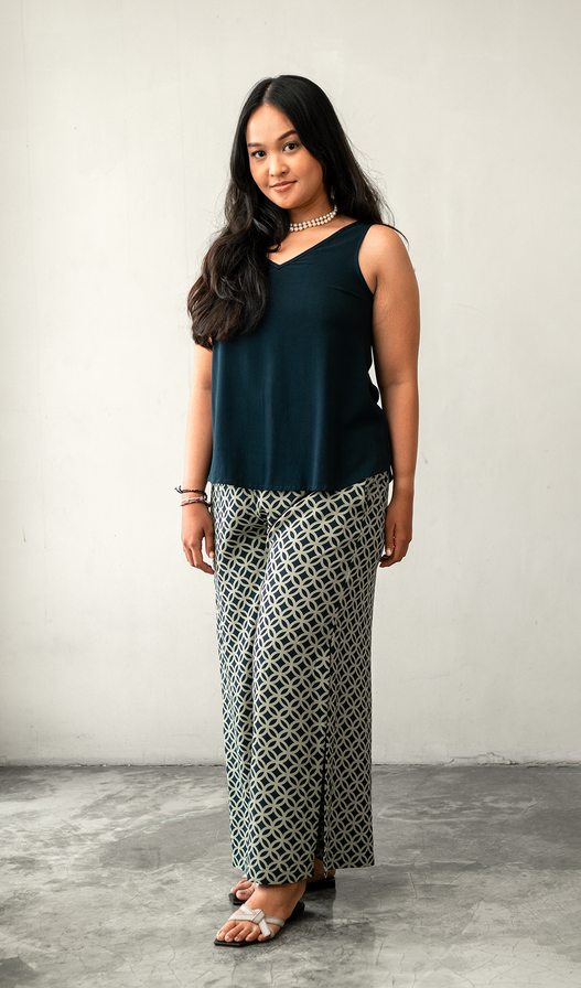 Navy Rayon V Neck Swing Top, 2 Sizes