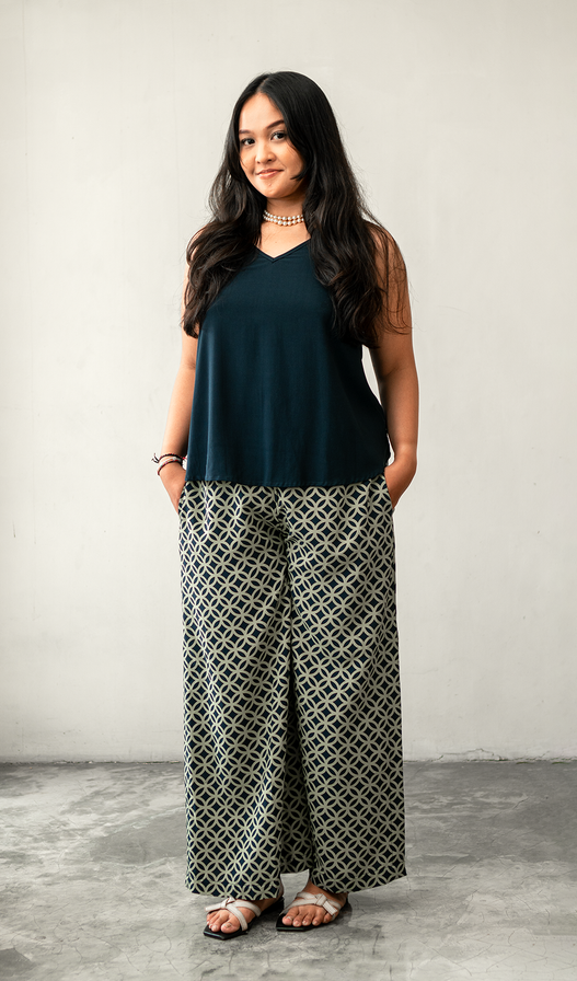 Navy Rayon V Neck Swing Top, 2 Sizes