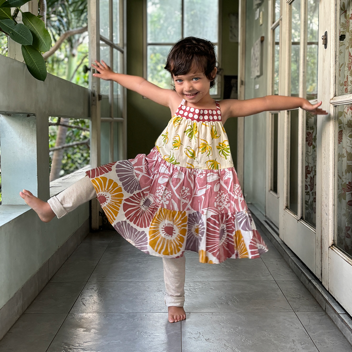 Gaun Ruffle Bermotif Scrappy Hangat, 3 ukuran