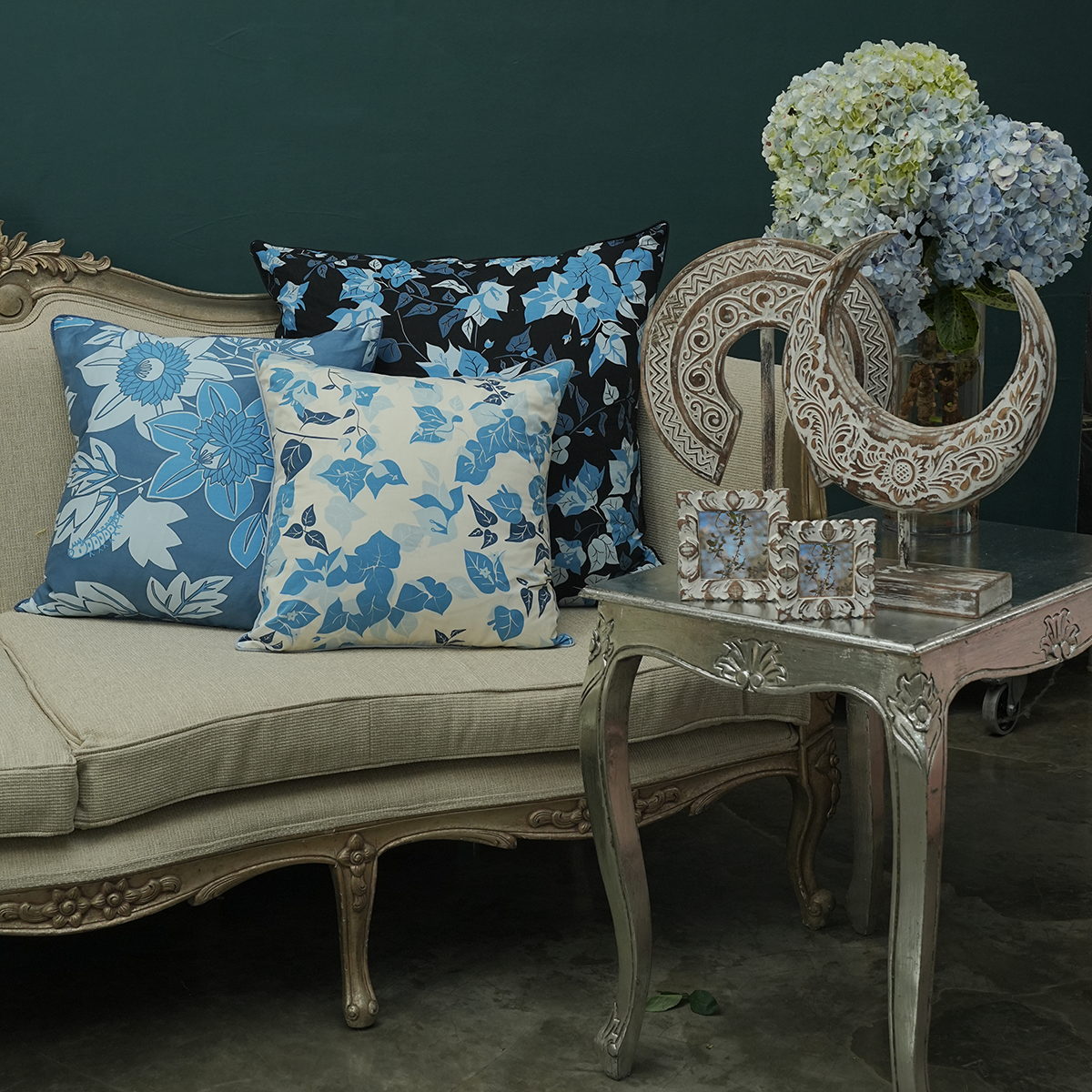 Sarung Bantal Bougainvillea Biru, 45cm