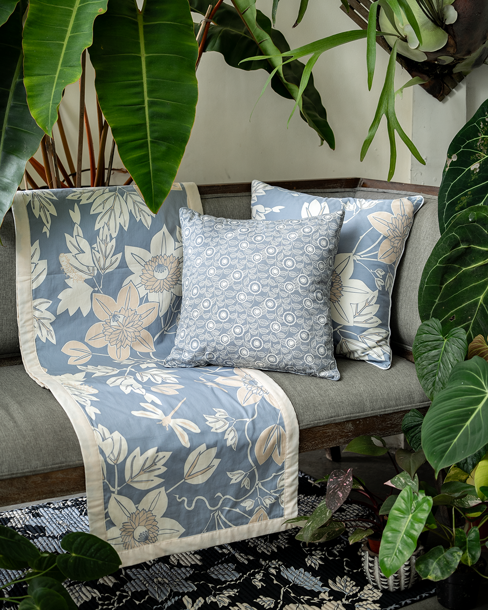 Organic Bed/Table Runner 98" Big Passion Flower Dove
