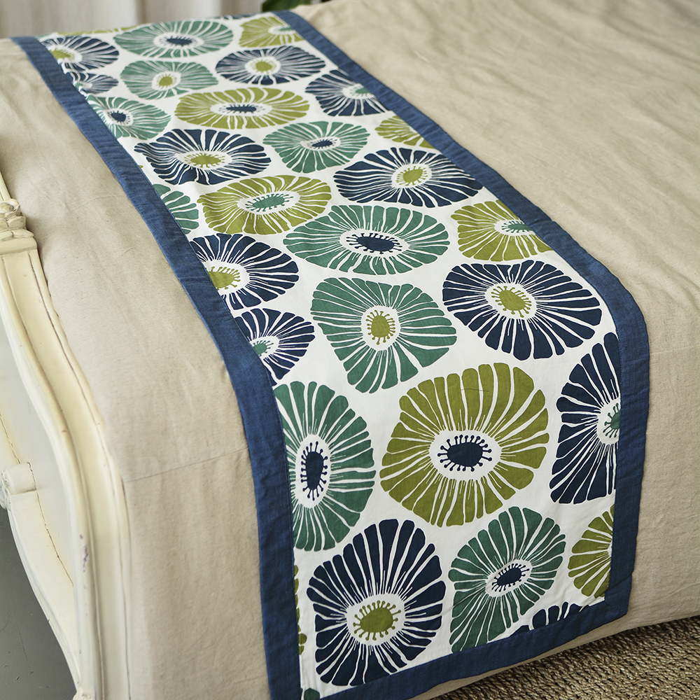 Bed/Table Runner 98" Retro Flower Green Blue