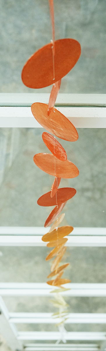 Untaian Capiz Ombre Rempah-rempah