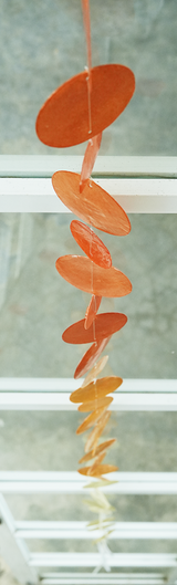 Untaian Capiz Ombre Rempah-rempah