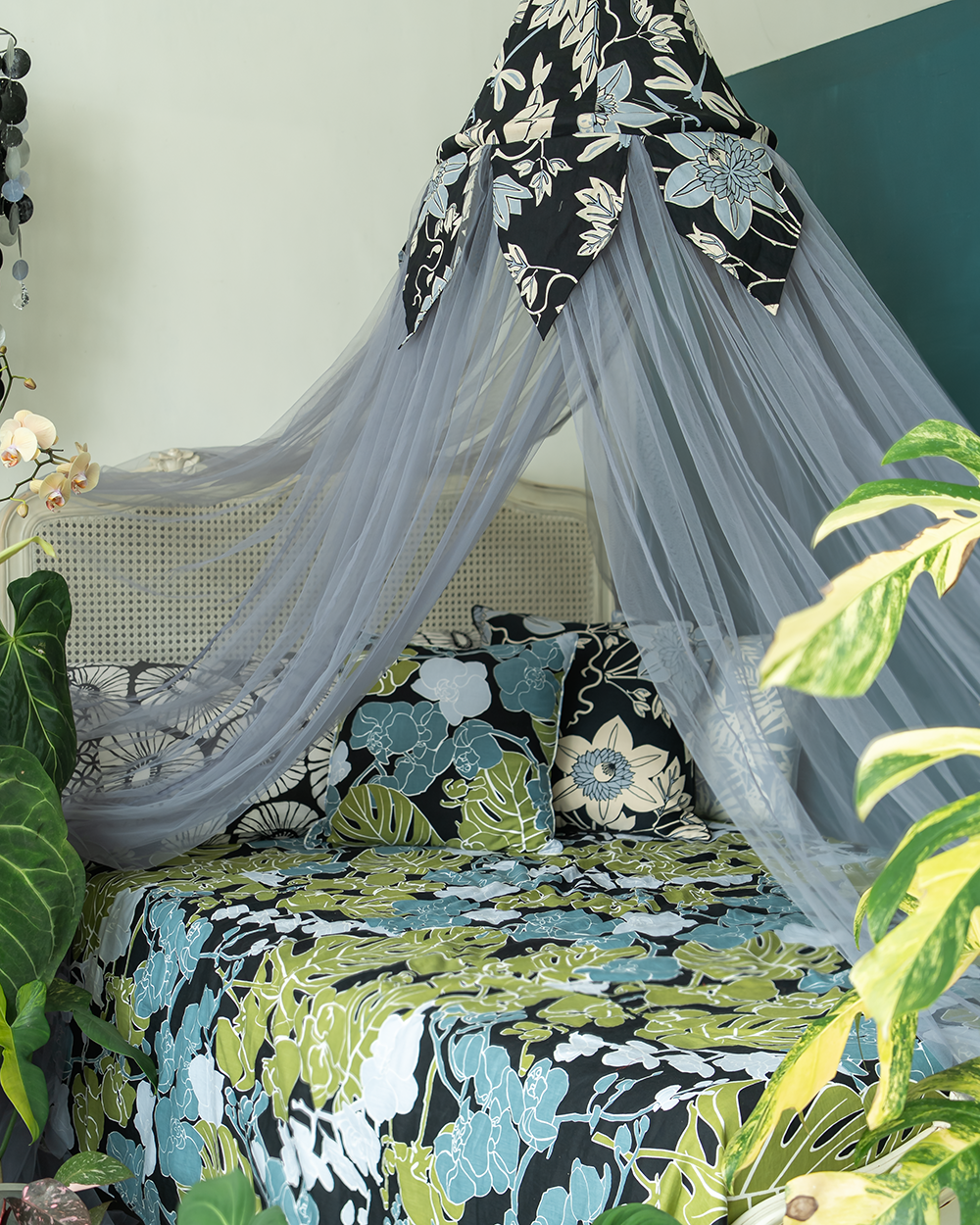Big Orchid Lagoon Cushion Cover, 45cm