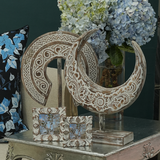 Hiasan Bulan Ukir dengan Cat Putih 