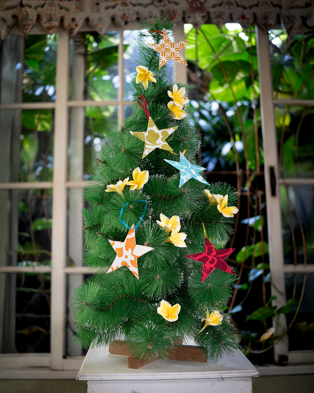Scrappy Fabric Star Ornaments (5 colors)