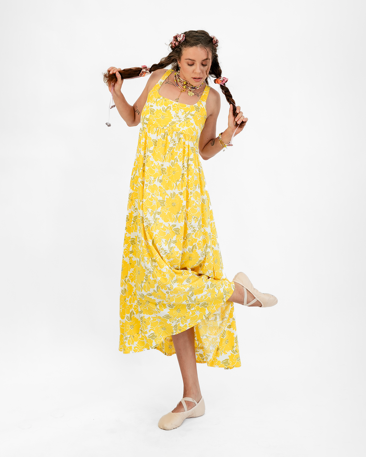 Gaun Rayon Romantis Motif Mawar Kuning, 3 ukuran