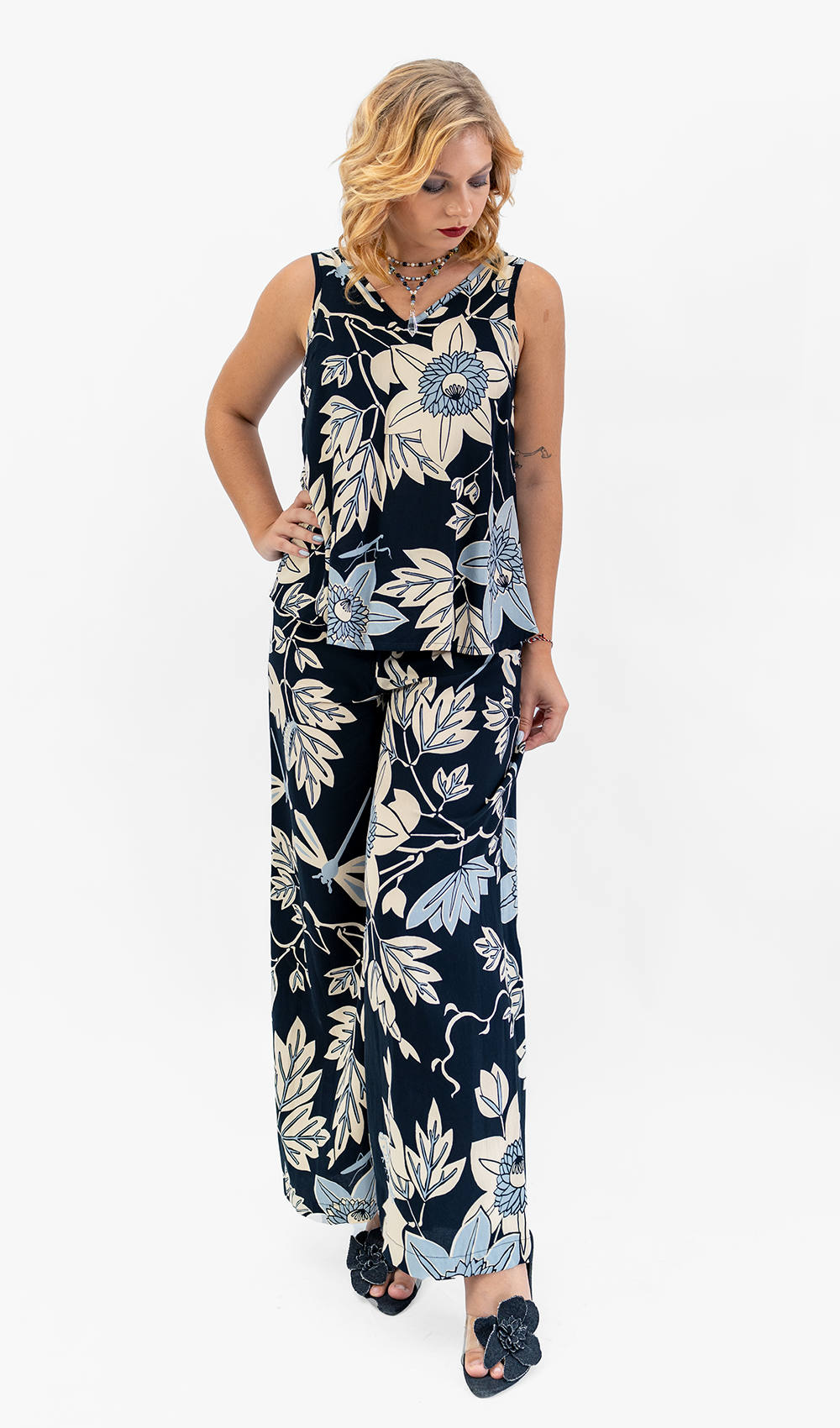 V Neck Swing Top Onyx, 2 Sizes