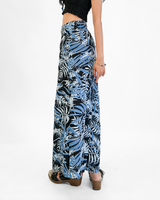 Celana Panjang Tencel Piazza Warna Biru Palm Hitam dengan Detail Kerut, 2 Ukuran