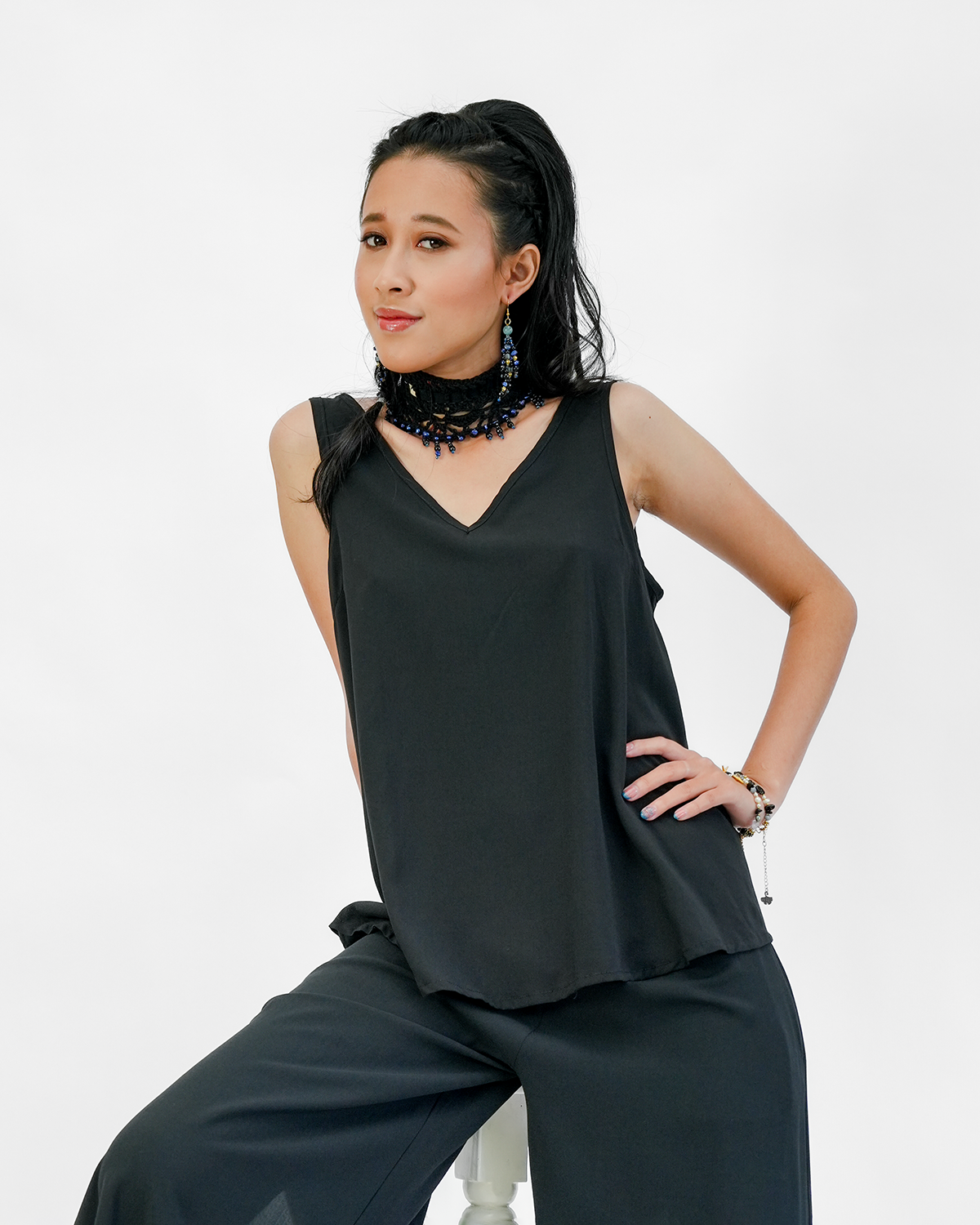 Atasan Swing Leher V Warna Hitam, 2 Ukuran