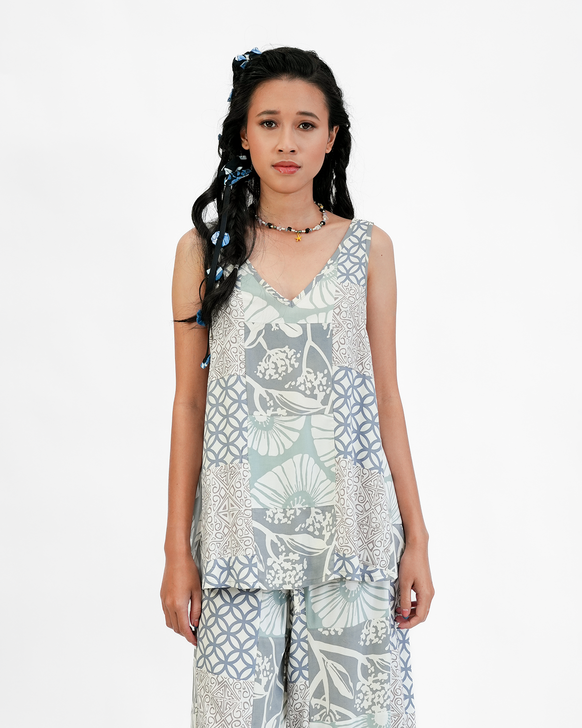 Atasan Swing Leher V Patchwork Abu-abu Krem, 2 Ukuran