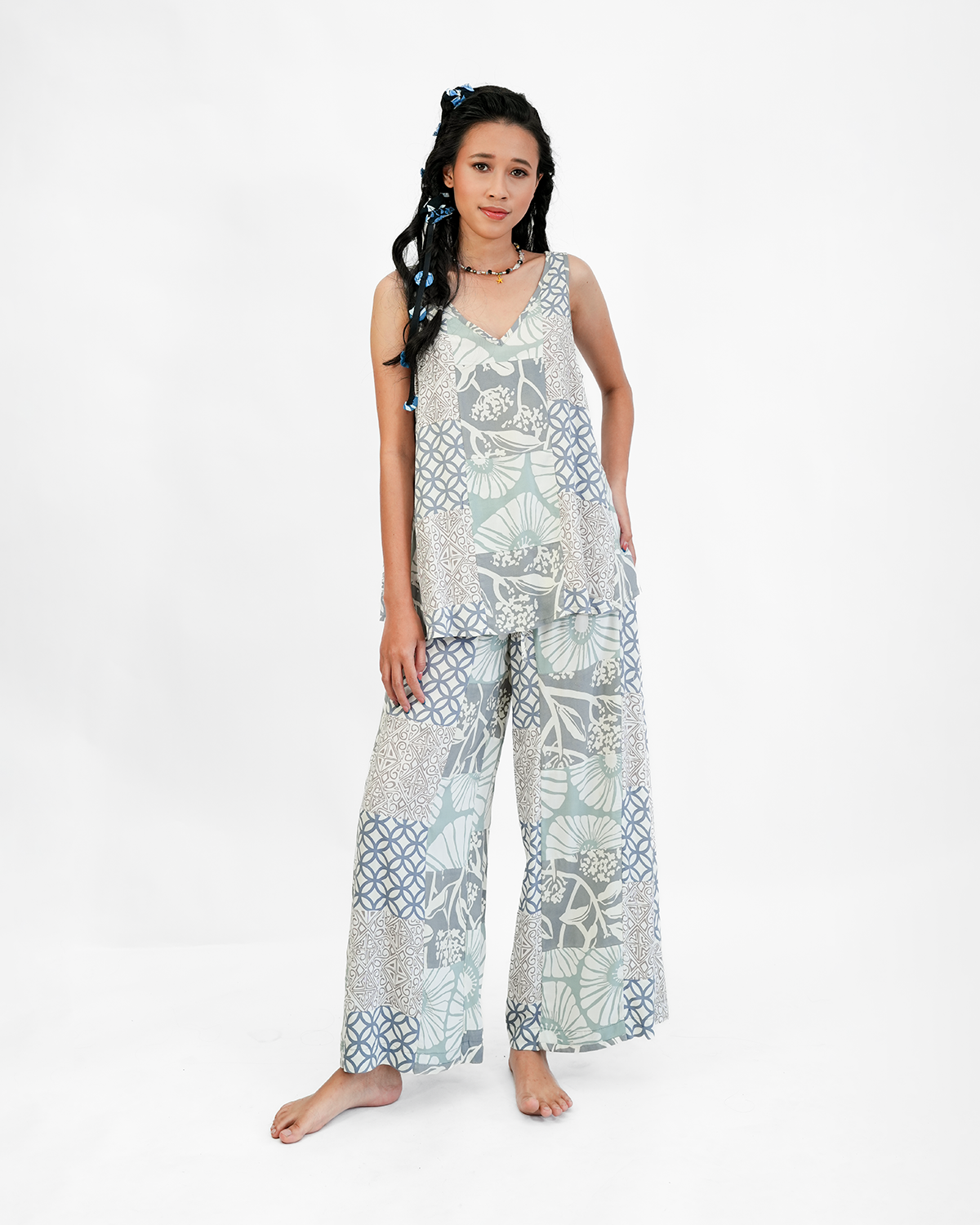 Atasan Swing Leher V Patchwork Abu-abu Krem, 2 Ukuran