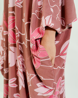 Kaftan Leher Tinggi Motif Bunga Markisa Sienna, 1 Ukuran
