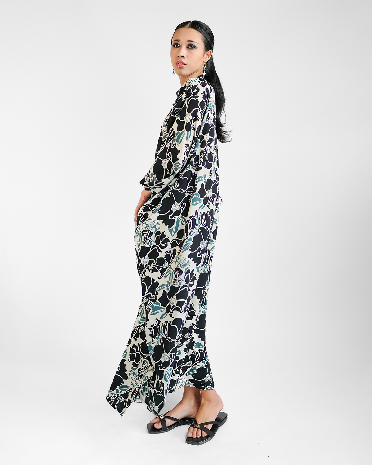 Rose Onyx High Neck Kaftan, 1 Size
