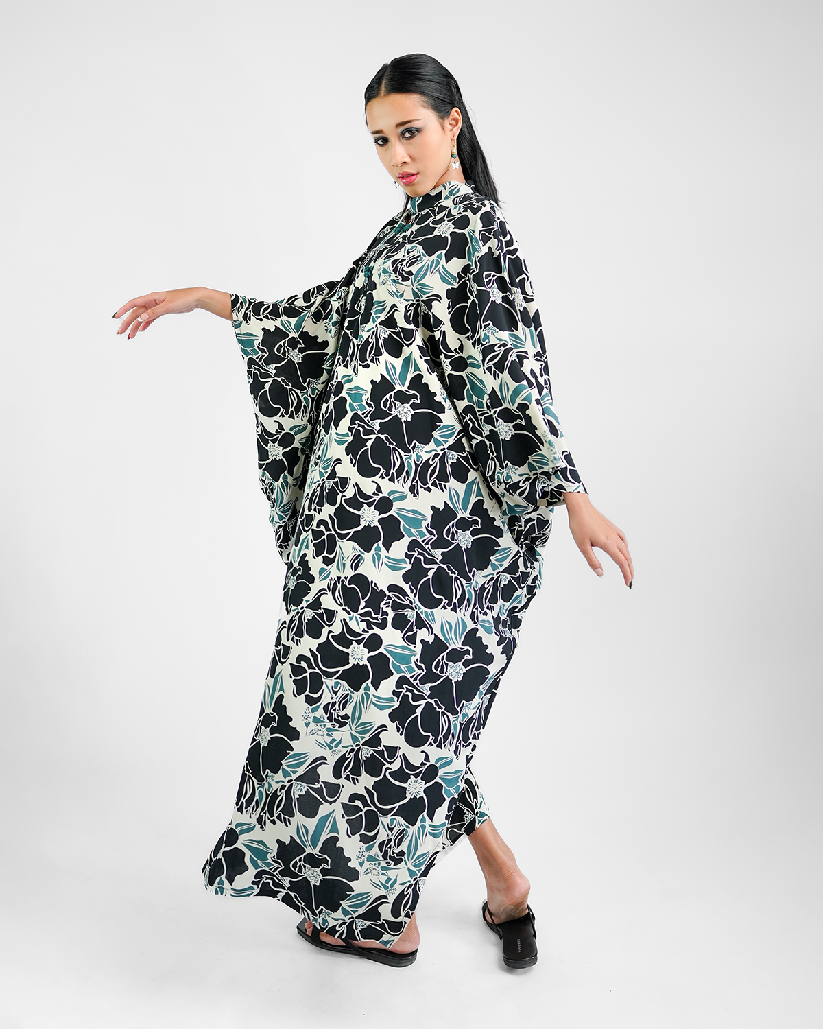 Rose Onyx High Neck Kaftan, 1 Size