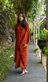 Kaftan Leher Tinggi Retro Bunga Merah Coklat, 1 Ukuran