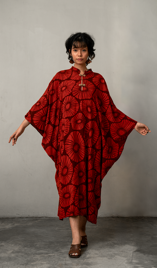 Kaftan Leher Tinggi Retro Bunga Merah Coklat, 1 Ukuran