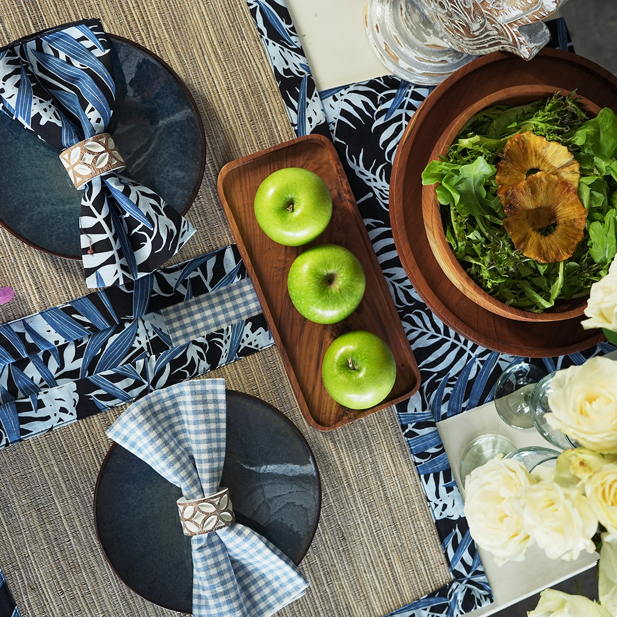 Taplak Meja Motif Teratai Biru Hitam, Set isi 4