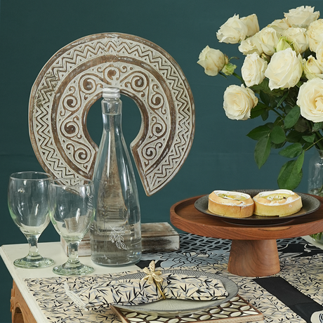 Hiasan Matahari Ukir dengan Cat Putih 