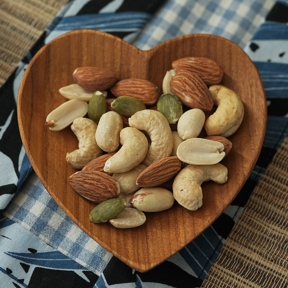 Mangkuk Hati Kayu Jati 