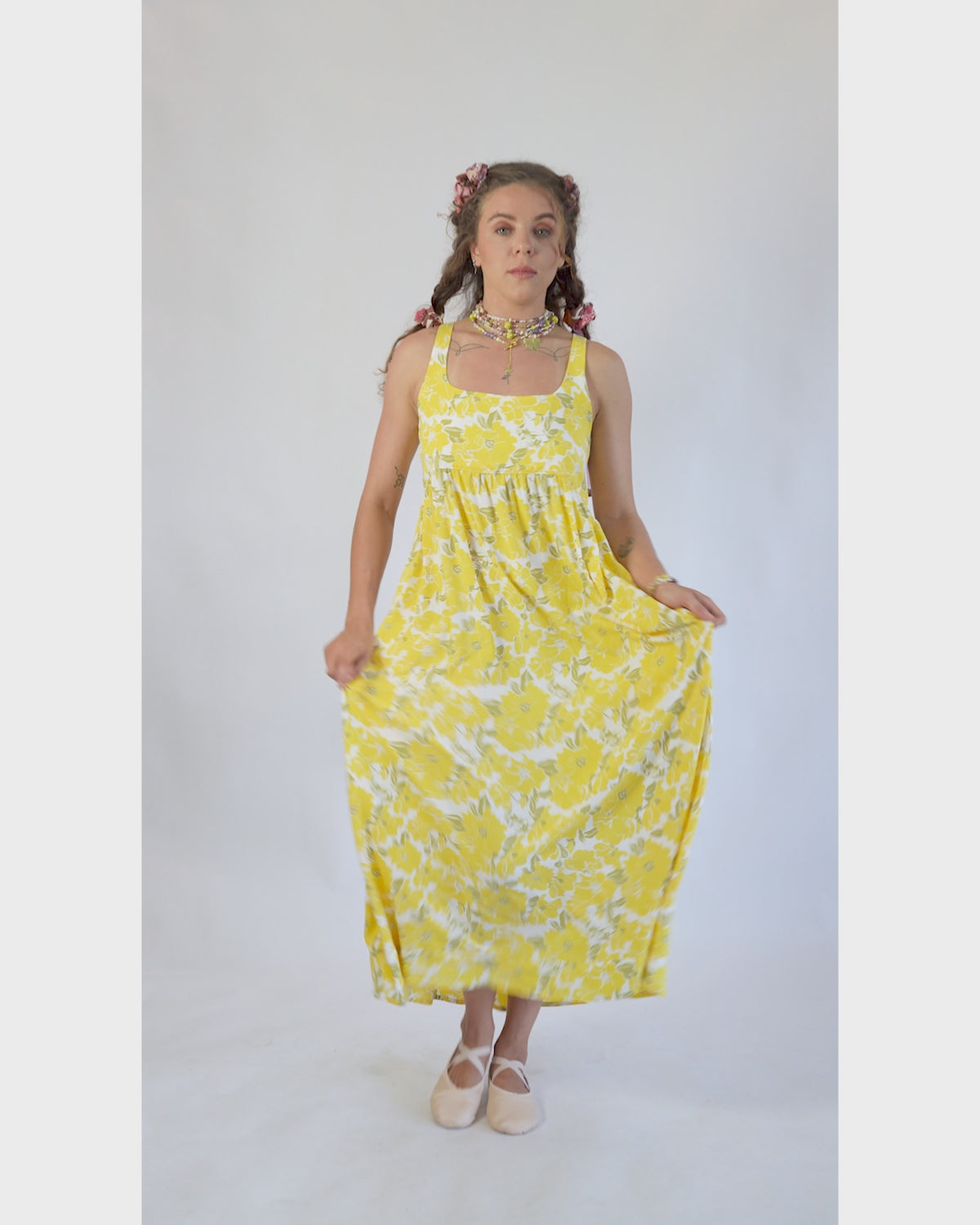 Gaun Rayon Romantis Motif Mawar Kuning, 3 ukuran