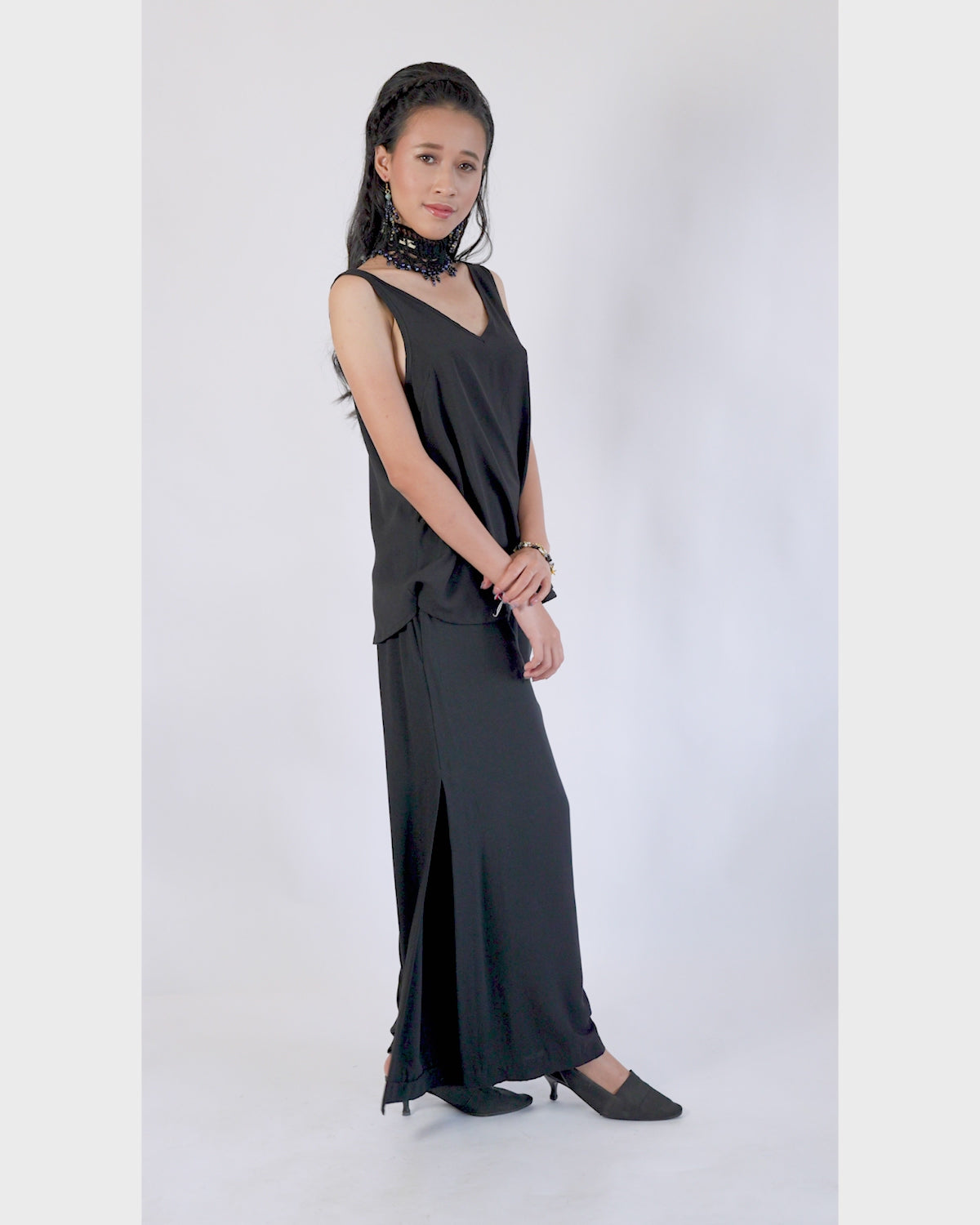 Atasan Swing Leher V Warna Hitam, 2 Ukuran